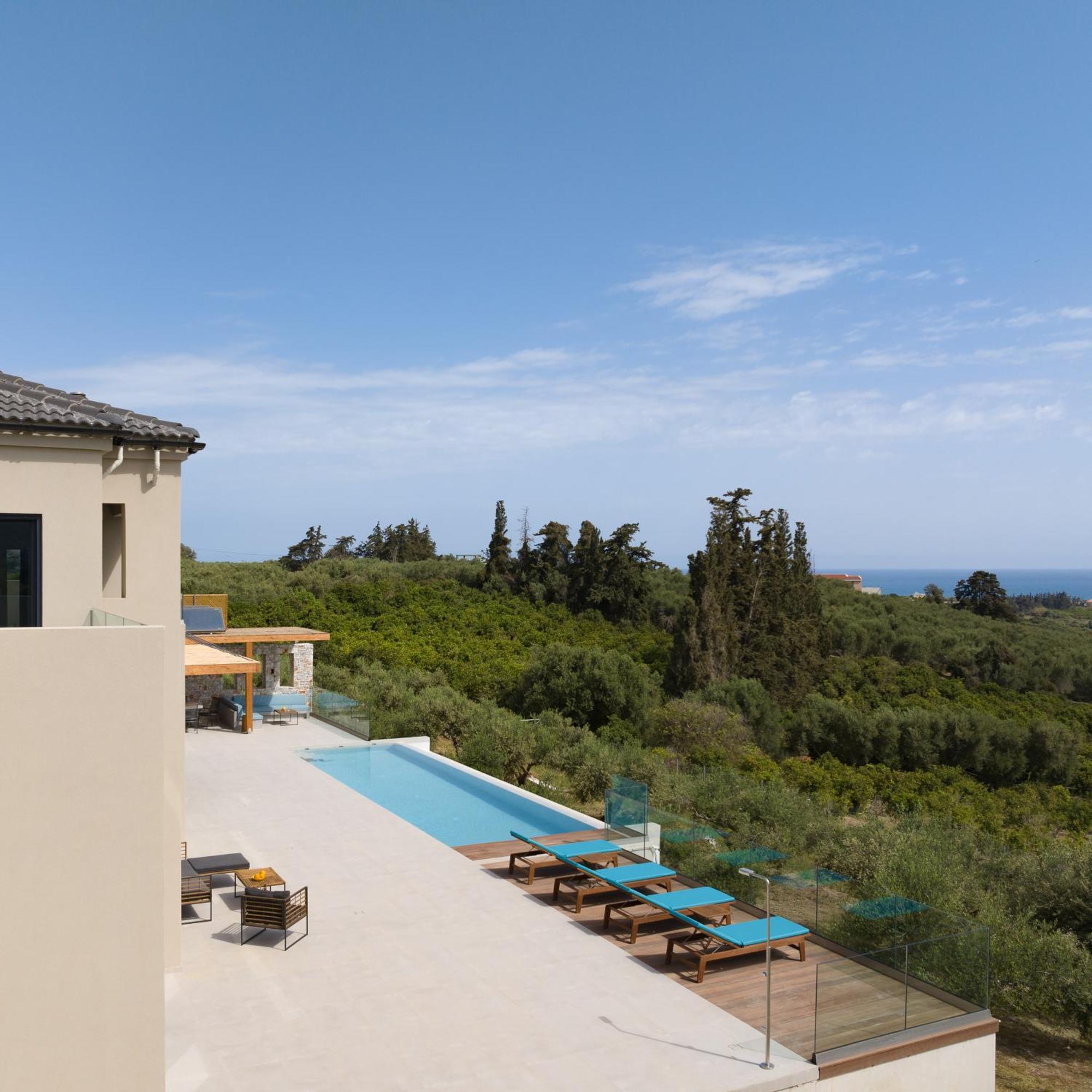 Blue Zone Villa, A Seaview Sanctuary With Pool, By Thinkvilla Vilă *